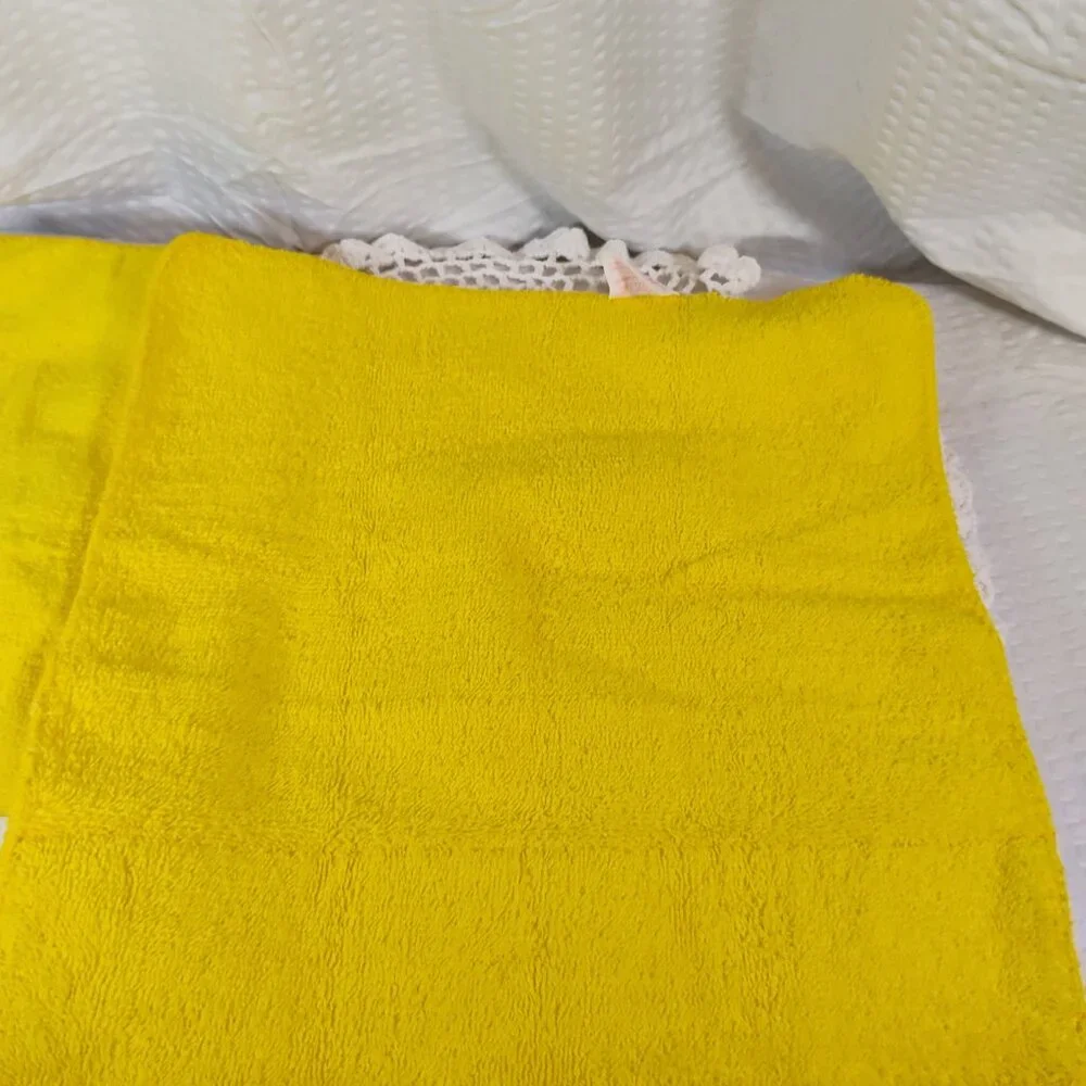 vintage St. Mary's brand bright yellow washcloths set of 2 bright yellow w lace